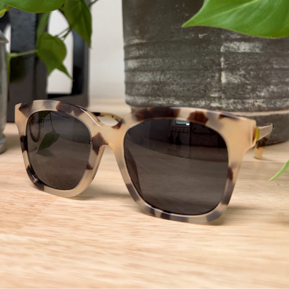 Tortoiseshell Square Frame Sunglasses - Women
